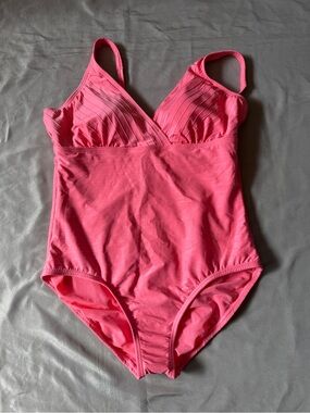 Lands’End women’s Ribbed V Neck Swimsuit size 14-16